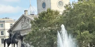 Travel Trafalgar Square Lion 2023