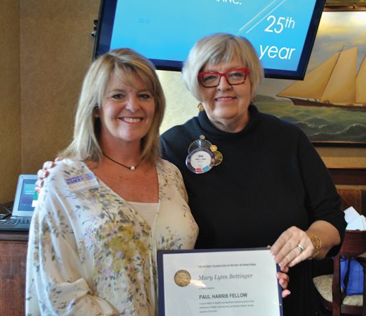 Destin Middle School Teacher Receives Rotary Award