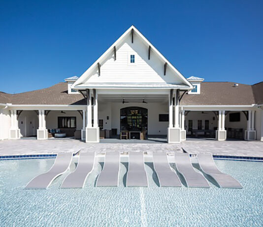 Latitukde Hammock Bay