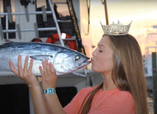 Destin Fishing Rodeo Miss Destin Kisses Fish